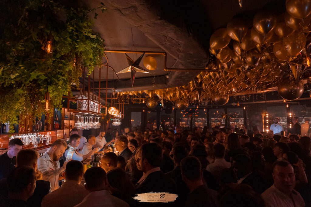 impreza integracyjna na dachu