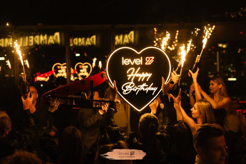 Urodziny w level 27 Rooftop